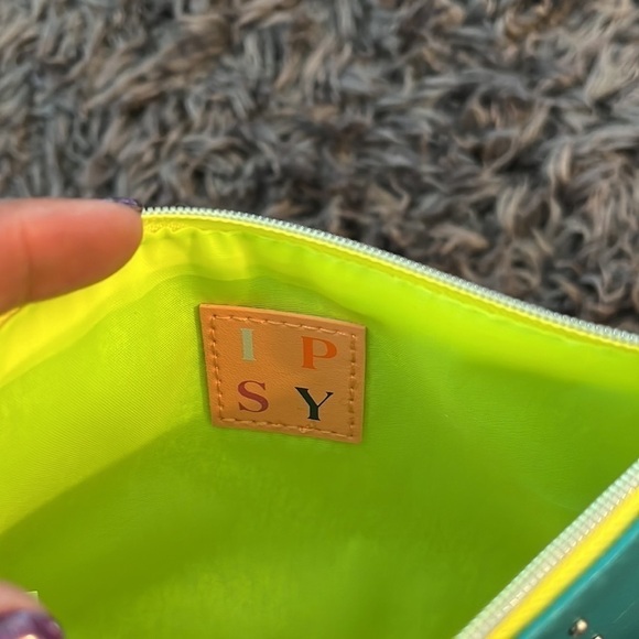 Green with silver studs ipsy makeup bag - Picture 4 of 4